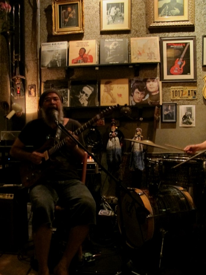 카오산의 밤, 인생을 블루스(Blues)하게